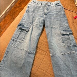 Women’s denim cargo jeans light wash